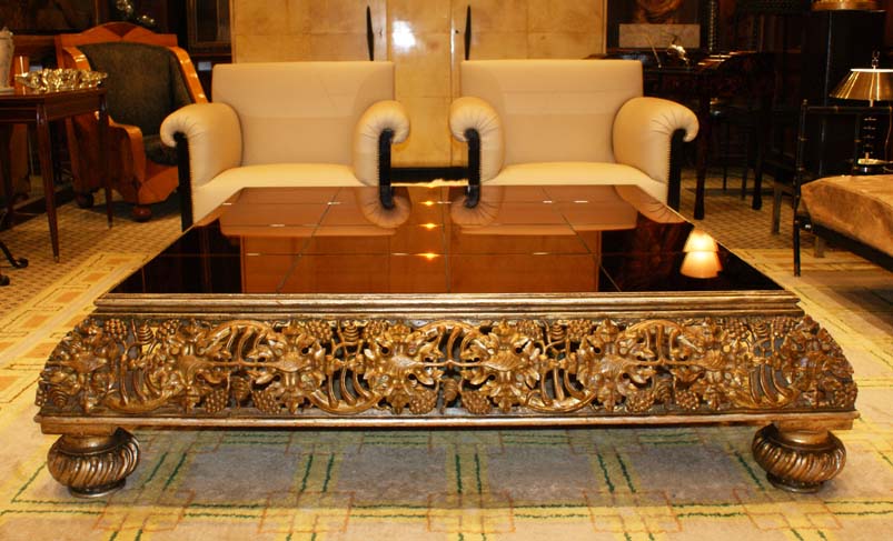 Great coffee table intagliato