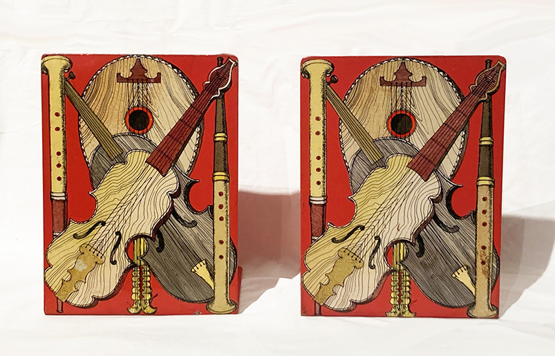 Piero fornasetti fermalibri strumenti musicali