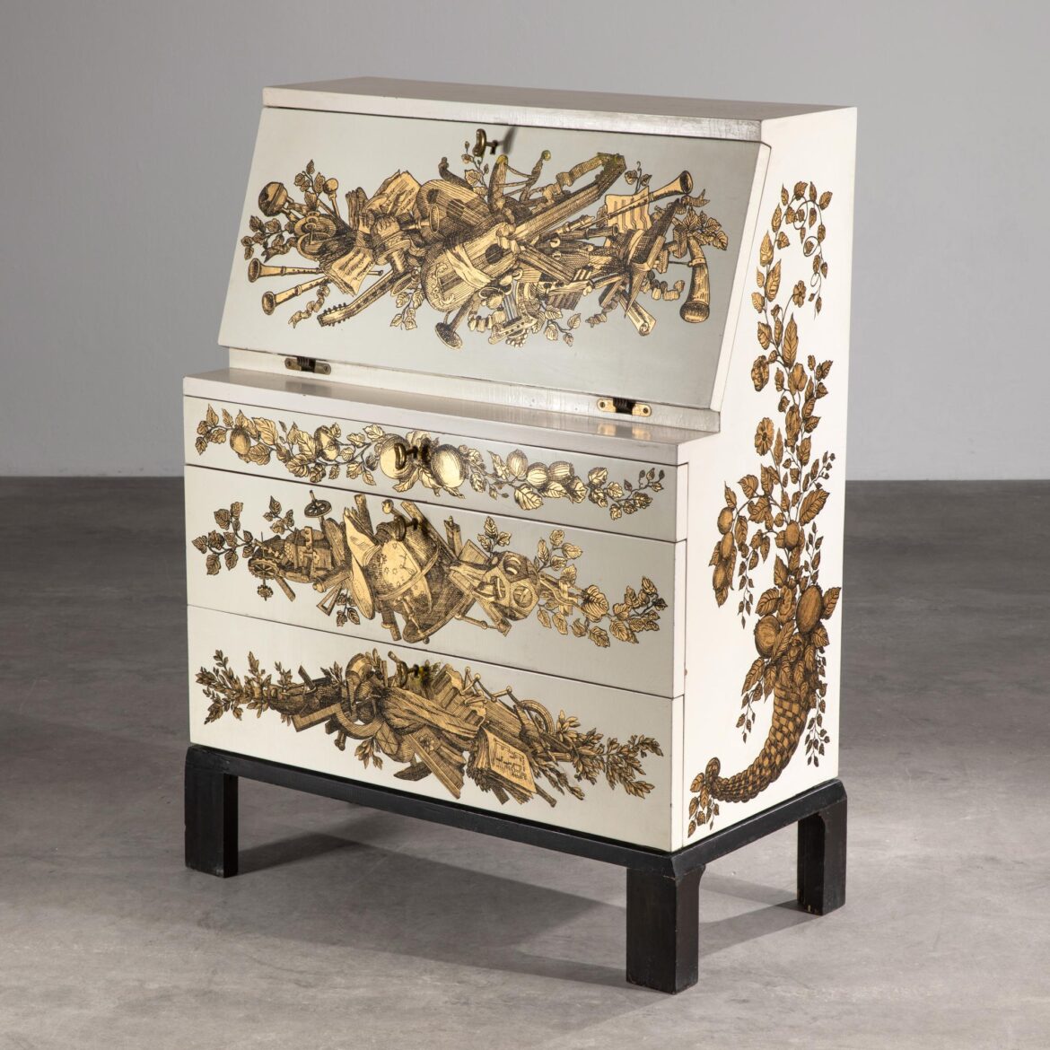 Piero fornasetti secretaire panoplie